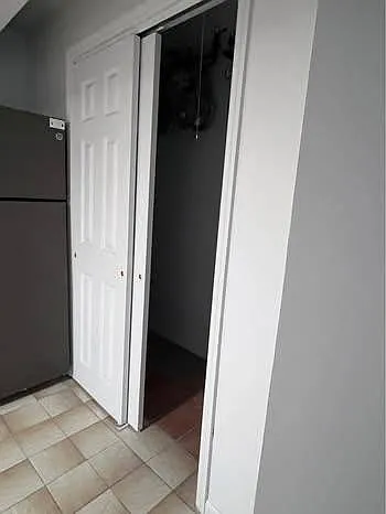 542 N High St — Photo 3