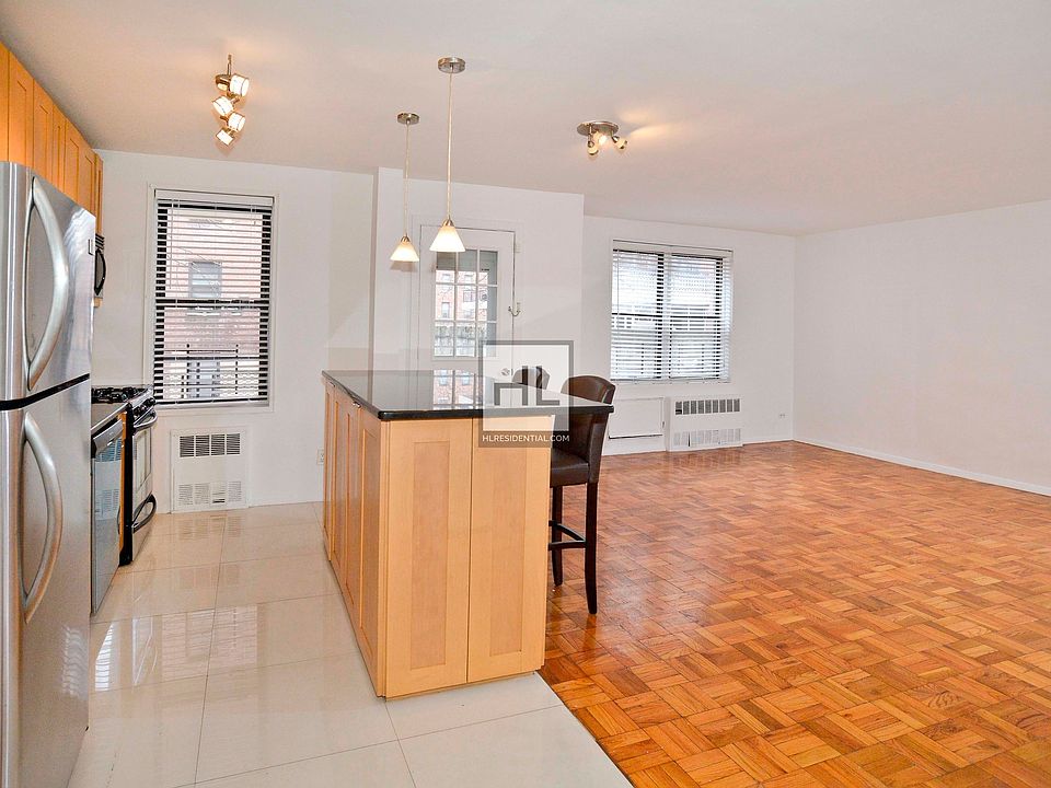 Living Room/Kitchen