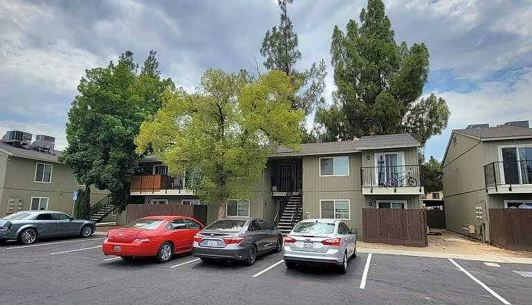 2025 E Pontiac Way #207 — Photo 3
