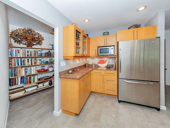 4th image of 1530 Sweetland St