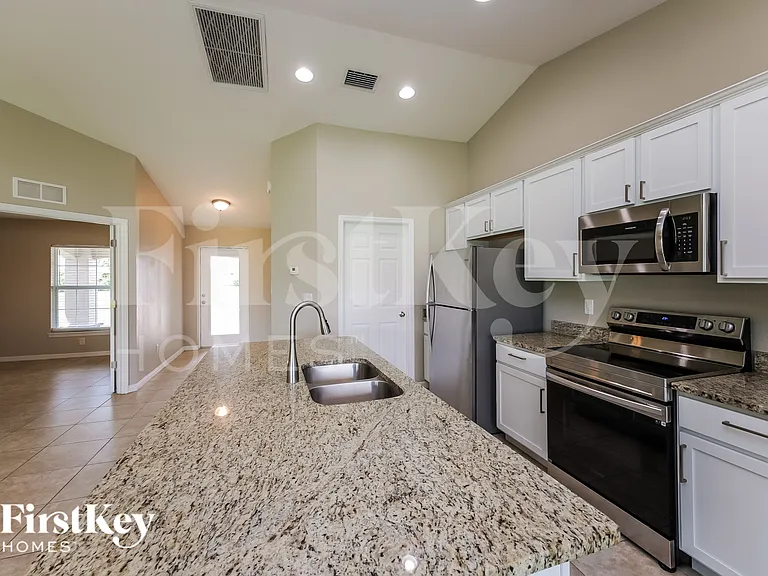 2212 NW 9th St — Photo 7