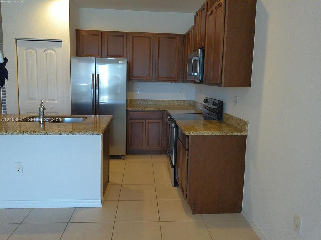 1088 NW 33rd Ct, photo 7