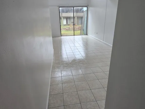 703 SW 75th St APT 102, Gainesville, FL 32607