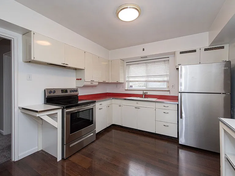 3031 Irvella Pl — Photo 7