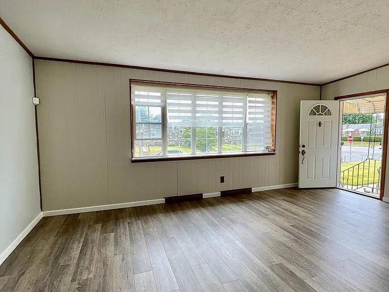 1405 Napfle Ave — Photo 2