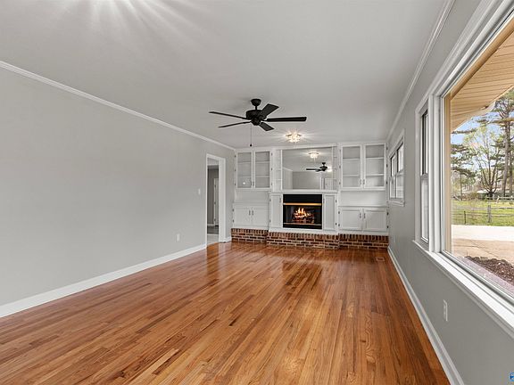 4th image of 206 Suffield St