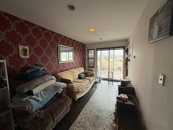 4th image of 3157 42nd St #1