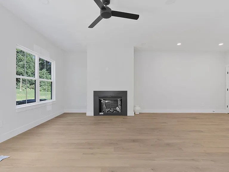 3127 Columbus Cir — Photo 22