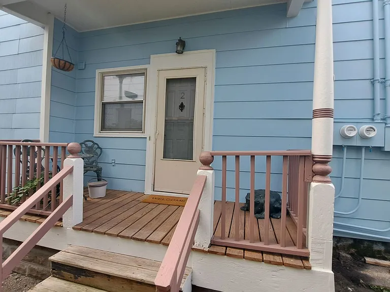 620 E 16th St — Photo 2