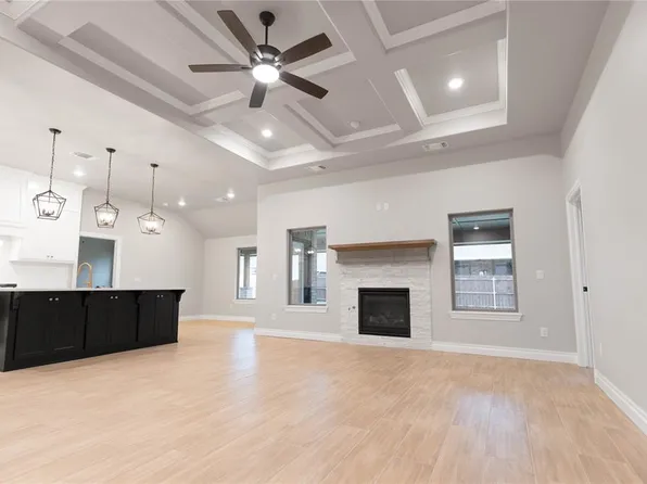 9324 NW 116th St, Yukon, OK 73099