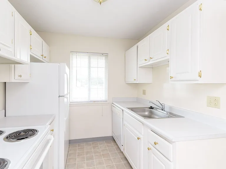 Windsor Gardens Apartments — Photo 79