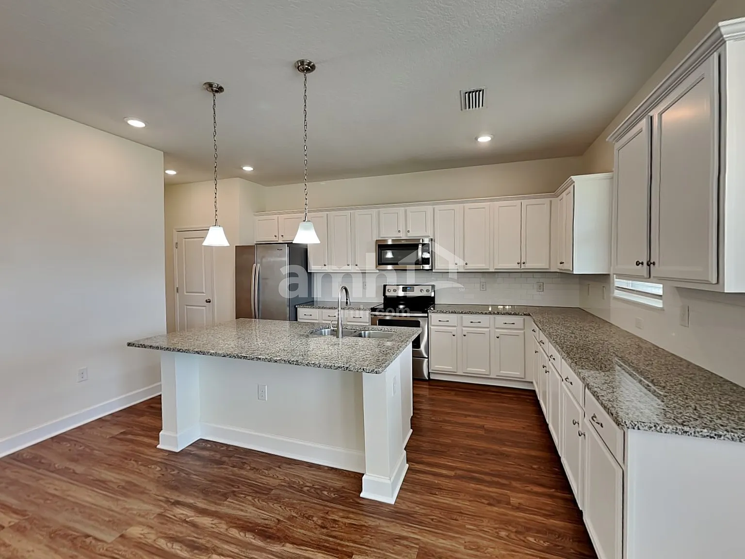 4 bed, 2.5 bath, 2324 sqft, $2,585 — Photo 4