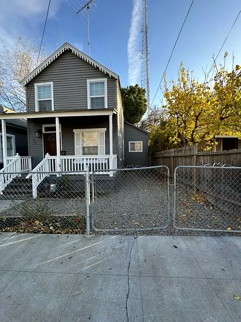 728 E Fremont St — Photo 2