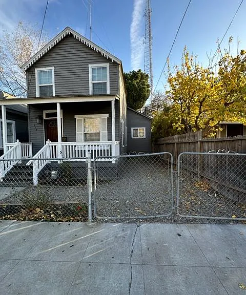 728 E Fremont St — Photo 1