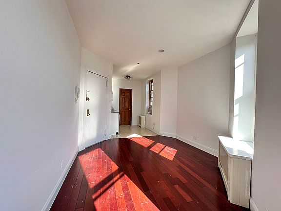 3rd image of 26 7th Ave S #5Y