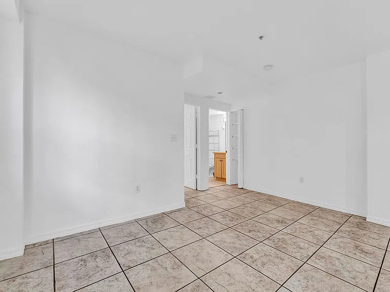 520 SW 5th St — Photo 19