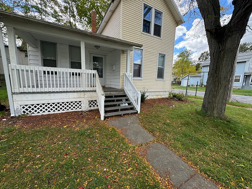 917 W 9th St