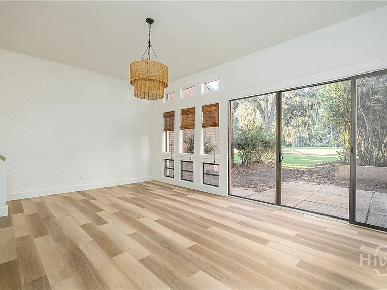 32 Dame Kathryn Dr — Photo 5