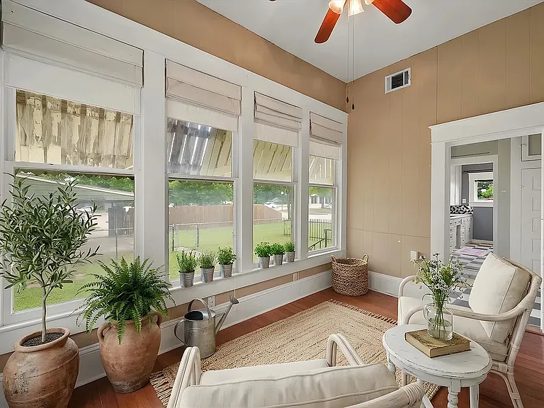 607 W Brown St — Photo 18