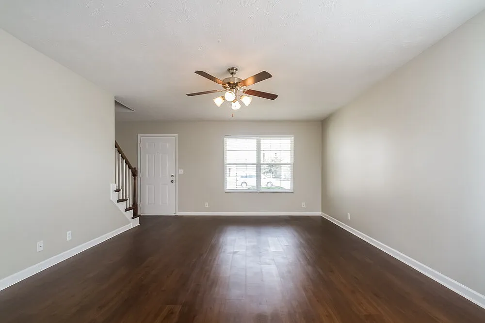 4 bed, 2.5 bath, 1888 sqft, $2,450 — Photo 3