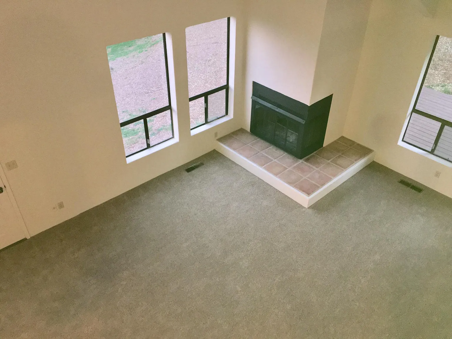 3 bed, 2.5 bath, 2576 sqft, $4,600 — Photo 3