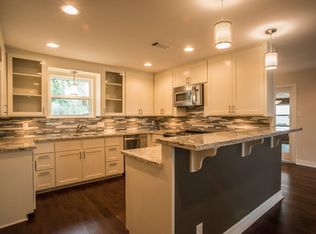 7119 Howe St, Groves, TX 77619