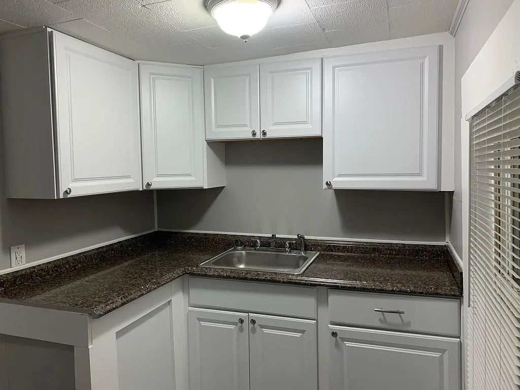 Building Photo - 80-82 Laurel St #2