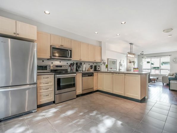 3 bedroom rental in Surrey — photo 9
