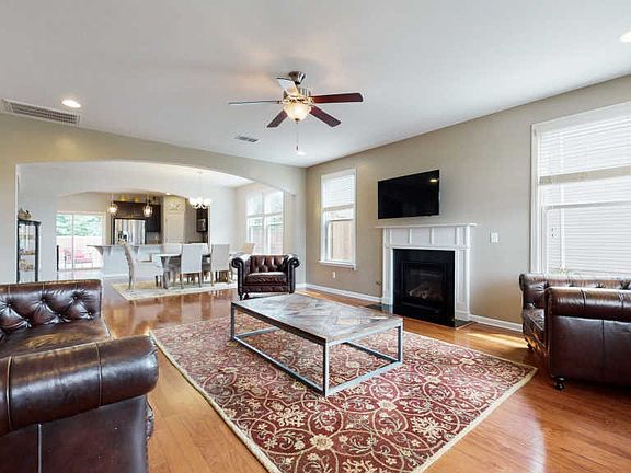 2nd image of 3437 Hyde Ct
