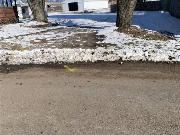 Howard St, Hanoverton, OH 44423