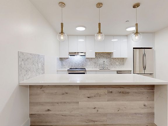 2nd image of 2835 Van Ness Ave #10