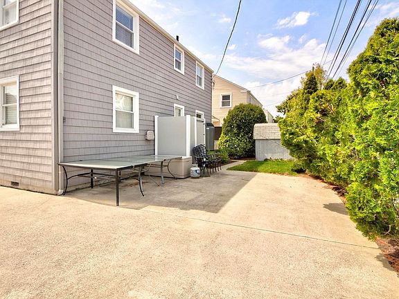 2nd image of 205 N Harding Ave