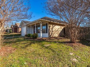 1111 Woodlands Park Dr, Lindale, TX 75771