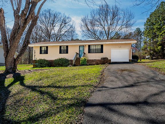 2nd image of 2311 Saunders Rd