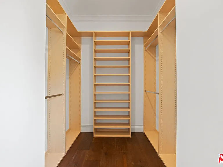 520 N Palm Dr — Photo 25
