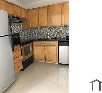 2nd image of 909 Meadows Cir