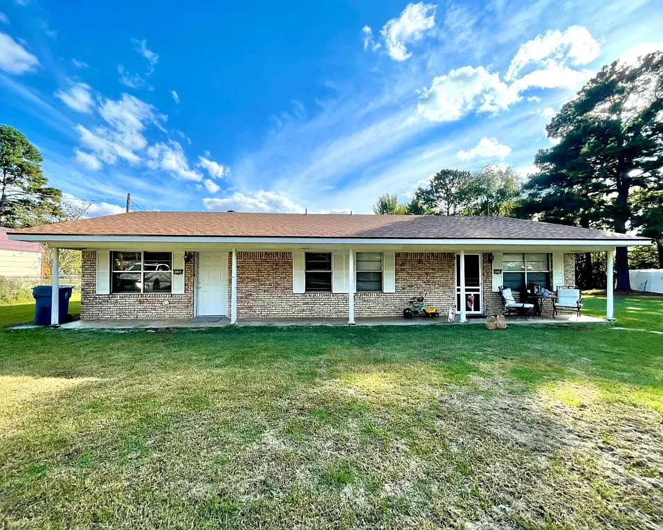 2 bed, 806 sqft, $1,095 — Photo 1