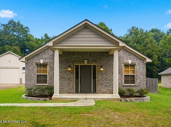 3rd image of 121 Woolfolk Rd
