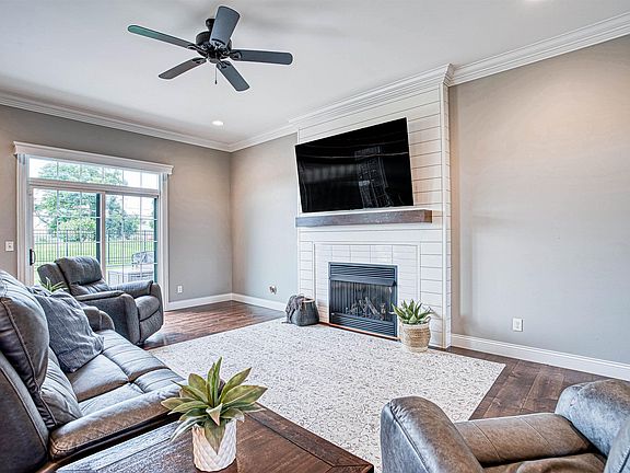 4th image of 1201 Ladbrooke Dr