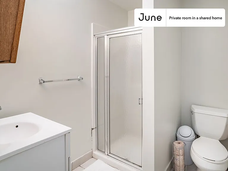 10 Strathmore Rd #A — Photo 24