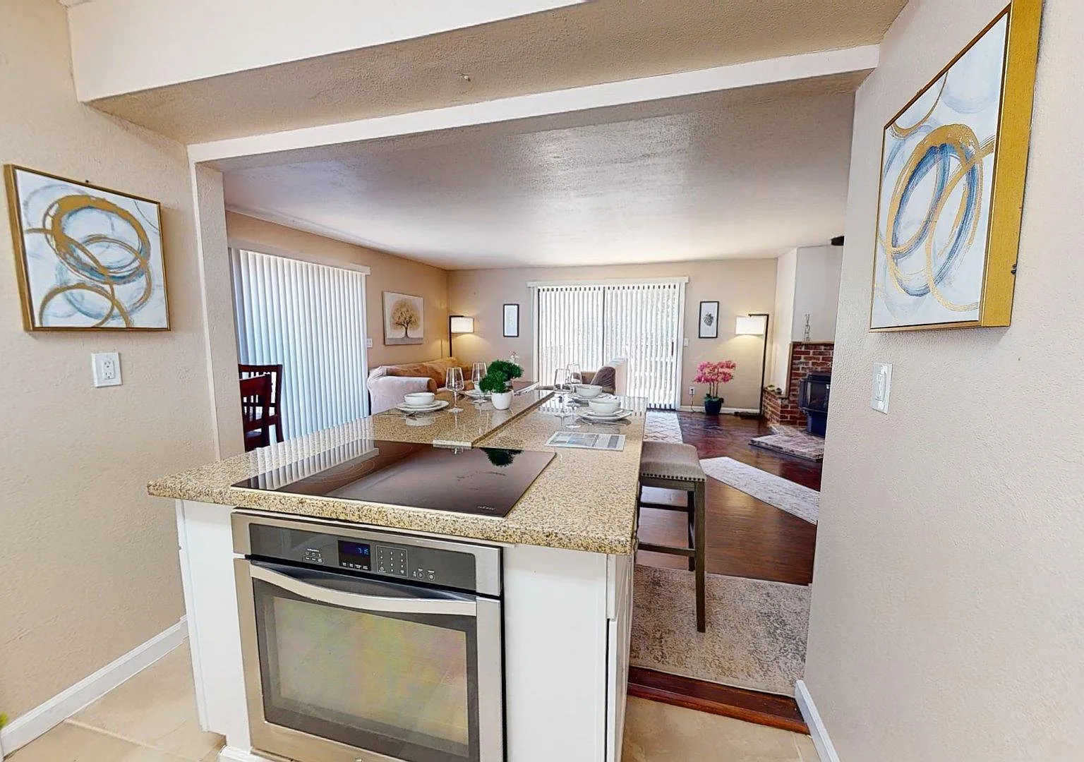 2 bed, $2,800 — Photo 1