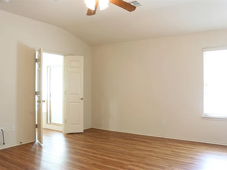 1811 W Pflugerville Pkwy — Photo 15