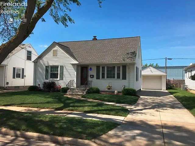 517 Rockwell St photo 1
