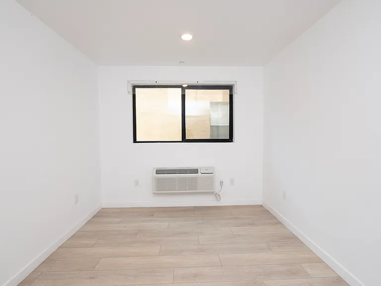 2341 Sheridan St #1 — Photo 4