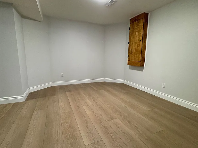 8 Whitney Ct — Photo 18