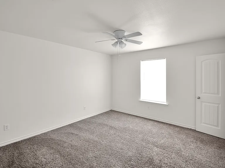 1102 Parkway Trl — Photo 16