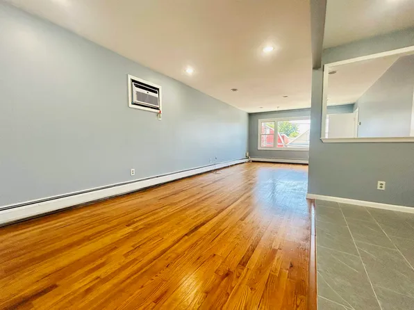 648 Liberty Avenue image 3 of 18