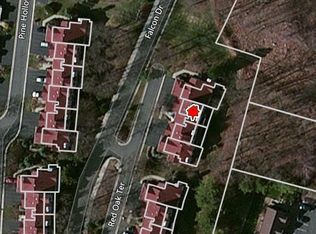 82 Red Oak Ter, Oak Ridge, NJ 07438