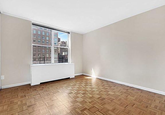 5th image of 2250 Broadway APT 9B
