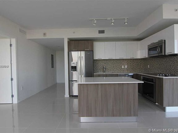 5th image of 5300 Paseo Dr #611